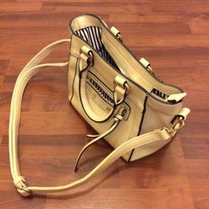 MizTique crossby bag